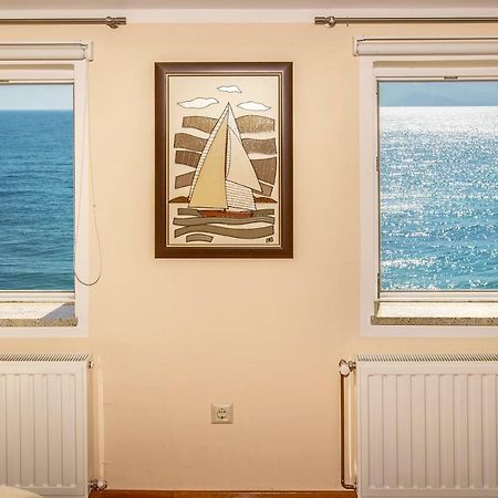 Apartment Bojan With Terrace And Sea View Baška Esterno foto