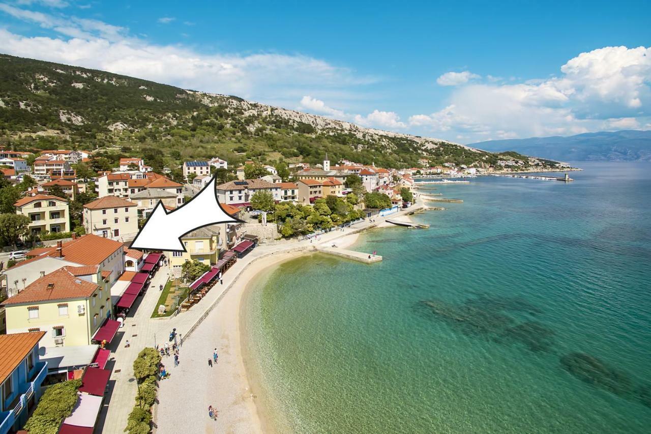 Apartment Bojan With Terrace And Sea View Baška Esterno foto