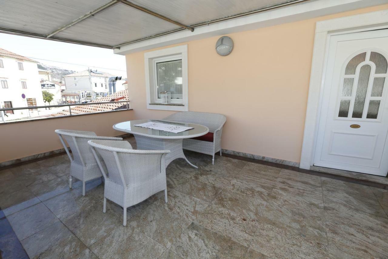 Apartment Bojan With Terrace And Sea View Baška Esterno foto