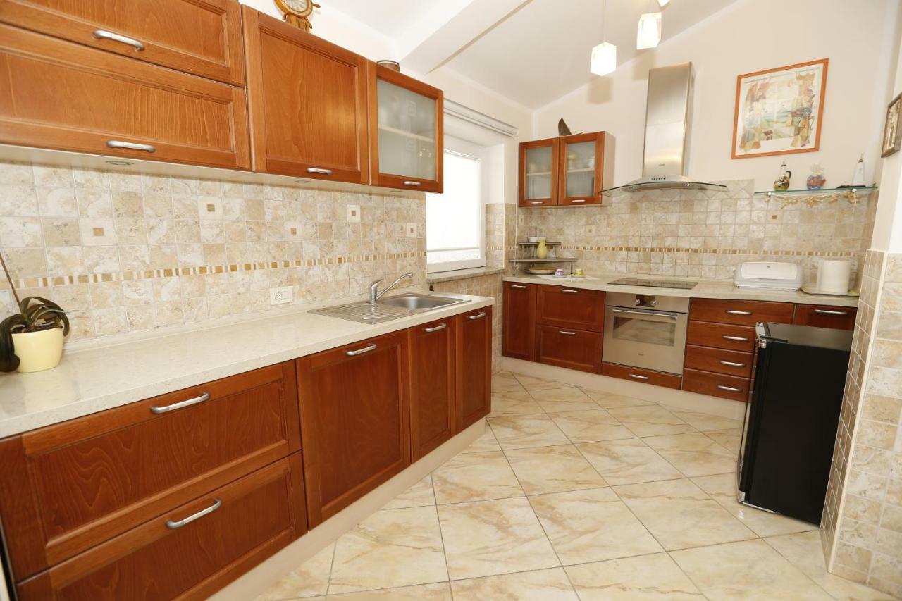 Apartment Bojan With Terrace And Sea View Baška Esterno foto