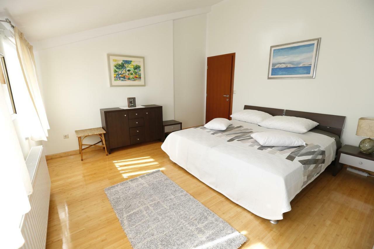 Apartment Bojan With Terrace And Sea View Baška Esterno foto
