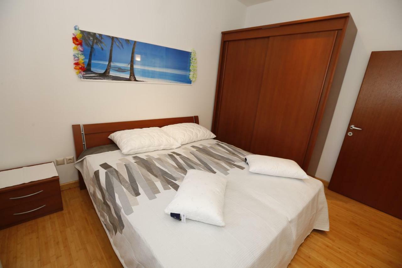Apartment Bojan With Terrace And Sea View Baška Esterno foto