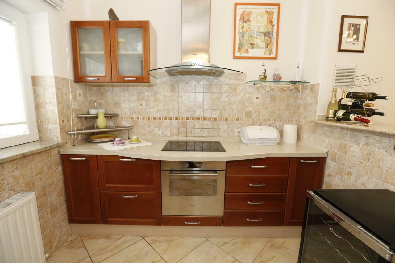 Apartment Bojan With Terrace And Sea View Baška Esterno foto