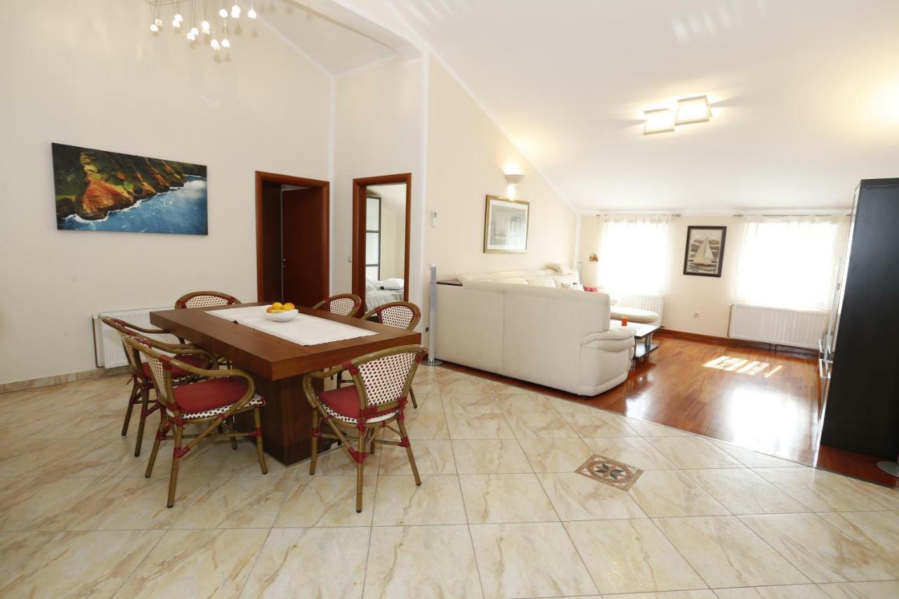 Apartment Bojan With Terrace And Sea View Baška Esterno foto