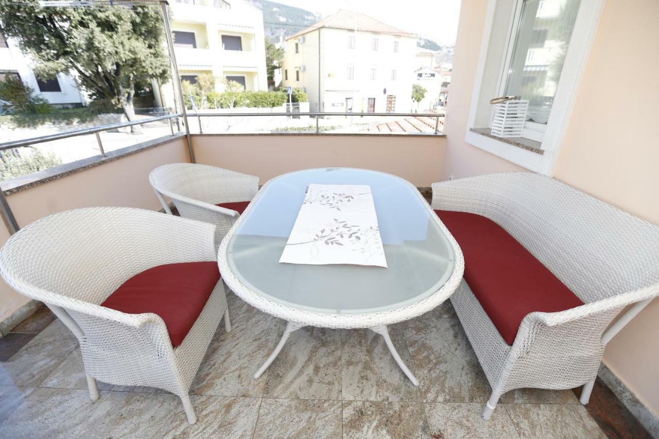 Apartment Bojan With Terrace And Sea View Baška Esterno foto